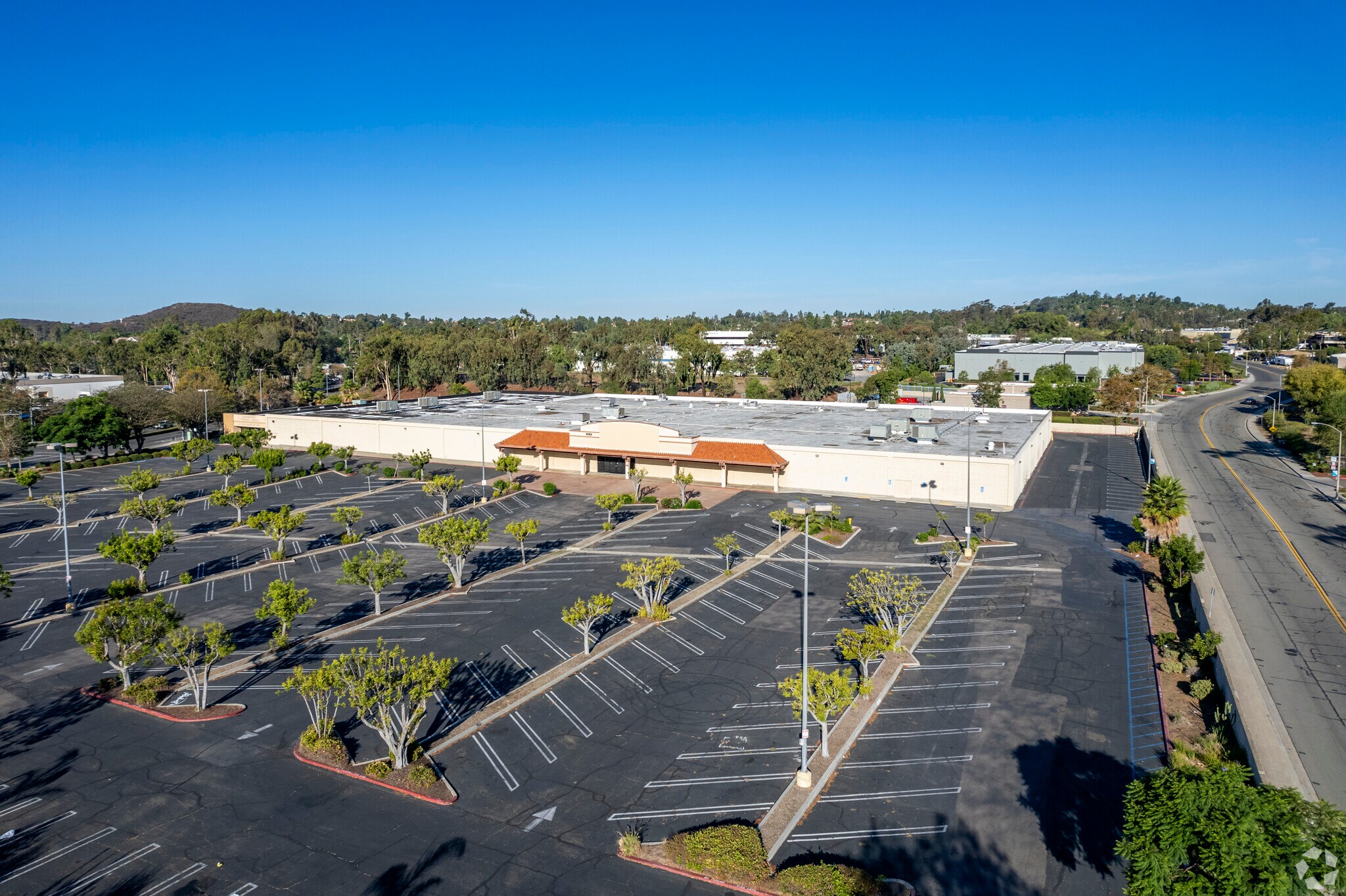 650 Sycamore Ave, Vista, CA à louer Photo du bâtiment- Image 1 de 8