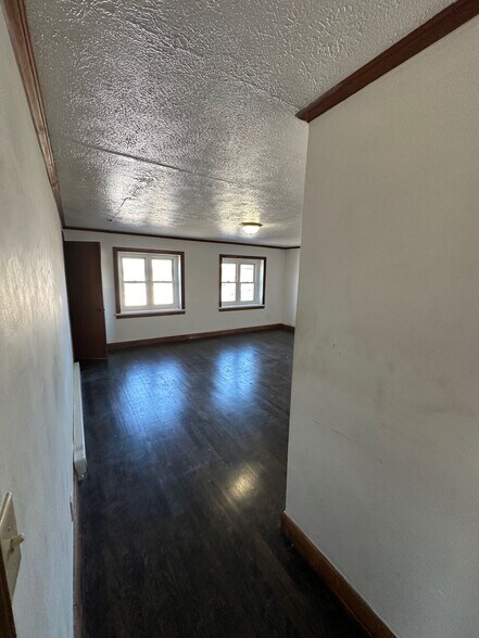 10 SW 1st St, Christiansburg, VA à vendre - Photo intérieure - Image 2 de 14