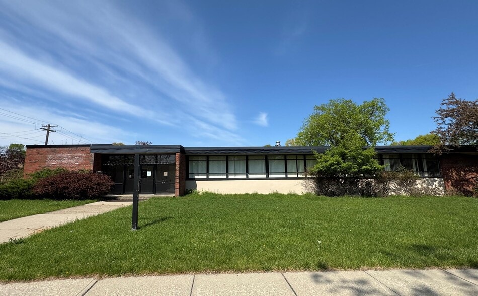 282 Grove Ave, Cedar Grove, NJ for lease - Building Photo - Image 2 of 5