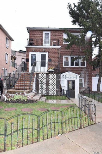 15009 89th St, Howard Beach, NY à louer - Photo du bâtiment - Image 1 de 11