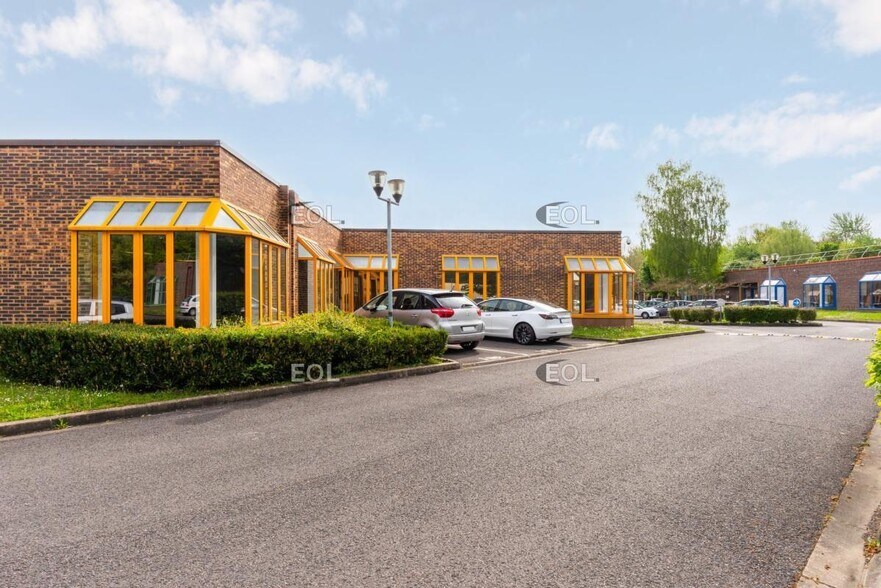 Flex in Croissy-Beaubourg for lease - Building Photo - Image 1 of 8