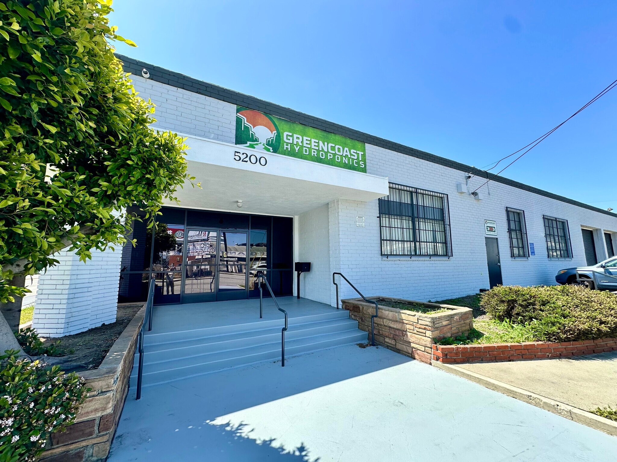 5200 W 104th St, Los Angeles, CA à vendre Photo du bâtiment- Image 1 de 1