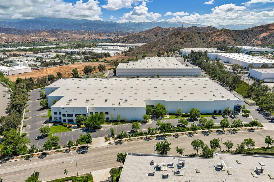 28104-28144 Witherspoon Pky, Valencia, CA à louer - Photo principale - Image 1 de 16