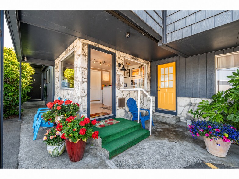 940 Oregon Ave SE, Bandon, OR à vendre - Photo du bâtiment - Image 2 de 24