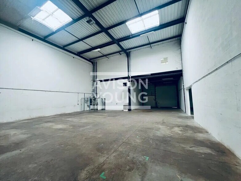 Flex in Saint-Denis for lease - Interior Photo - Image 2 of 13