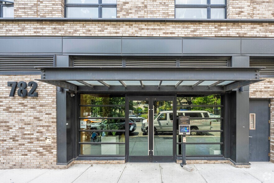 782 New York Ave, Brooklyn, NY à louer - Photo du bâtiment - Image 2 de 5