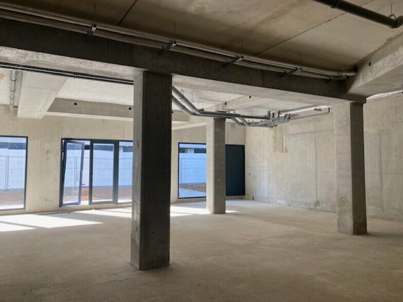 Retail in Magnanville for lease - Interior Photo - Image 3 of 12