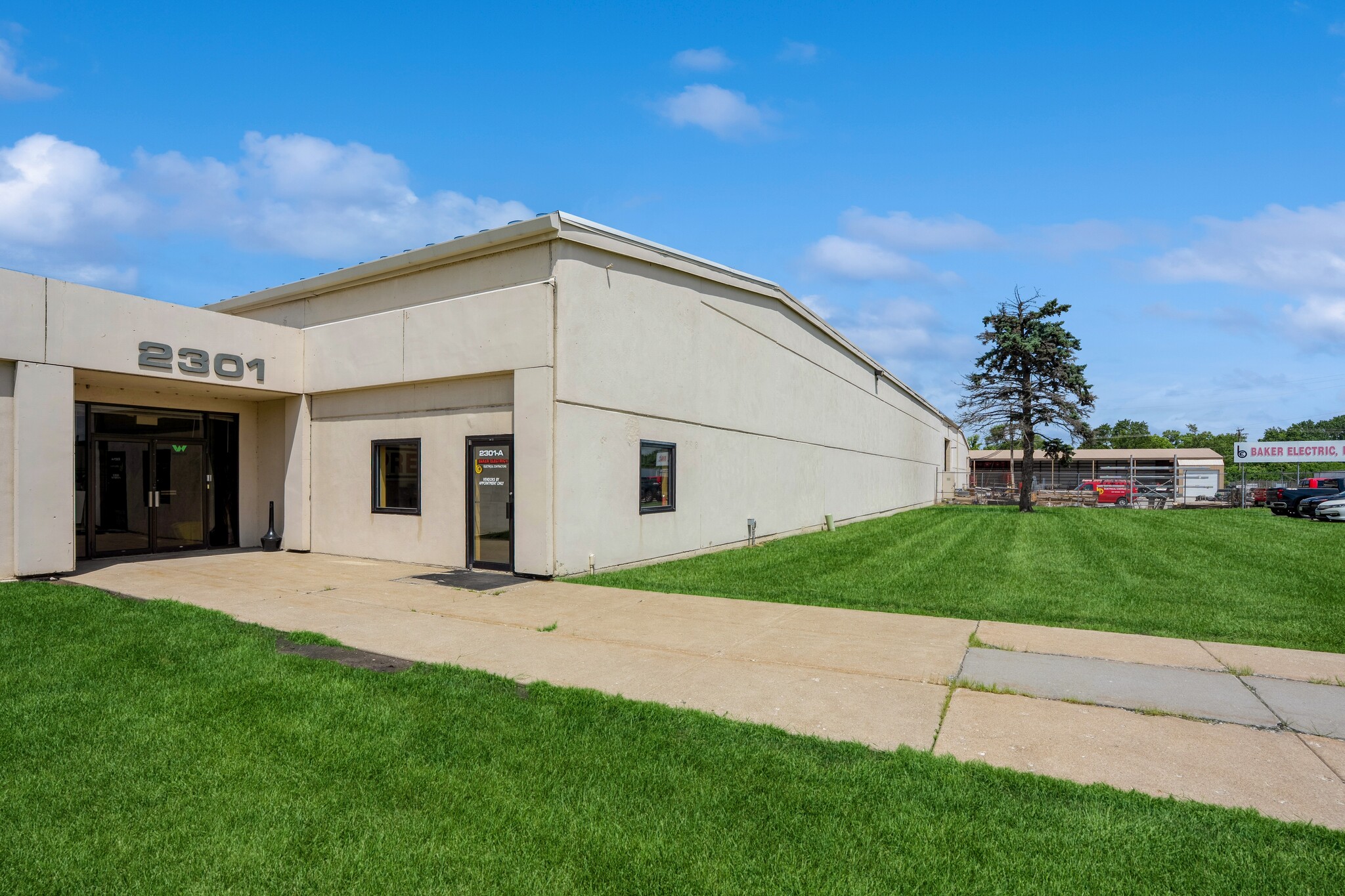 2301 Fleur Dr, Des Moines, IA for lease Building Photo- Image 1 of 81