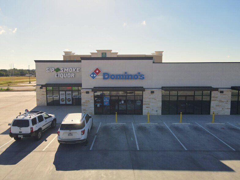 1702 Louise Ln, Pearsall, TX à louer - Photo du bâtiment - Image 2 de 5