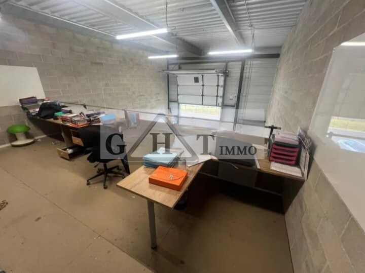 Industrial in Saint-Fargeau-Ponthierry for sale - Interior Photo - Image 3 of 4