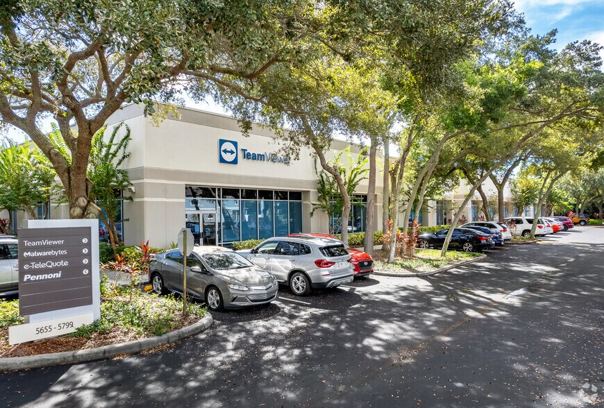 5731-5799 Rio Vista Dr, Clearwater, FL for sale - Building Photo - Image 2 of 8