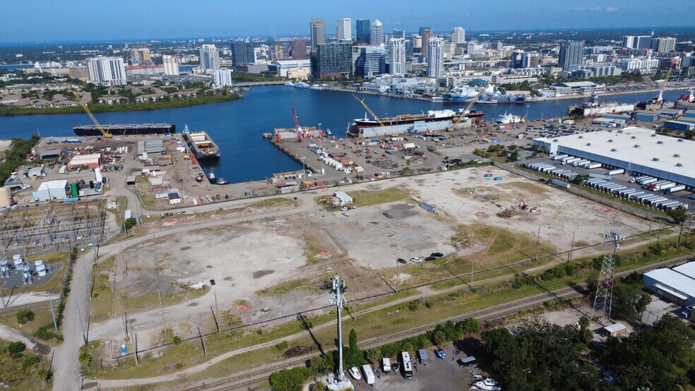 1650 Hemlock St, Tampa, FL à louer - Photo du bâtiment - Image 2 de 6