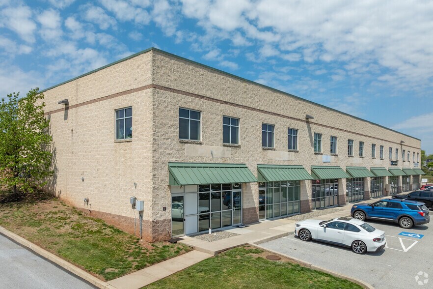 555 Ryan Run Rd, York, PA à louer - Photo du bâtiment - Image 2 de 11