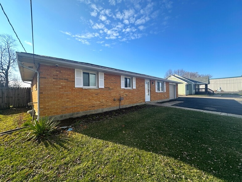 2520 - 2524 Nordic Rd | Office + Lot portfolio of 2 properties for sale on LoopNet.ca - Building Photo - Image 2 of 13