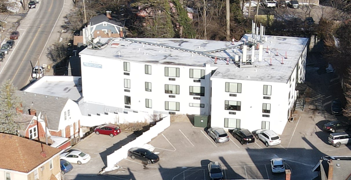 Mt. Lookout Square portefeuille de 2 propriétés à vendre sur LoopNet.ca Photo principale- Image 1 de 7