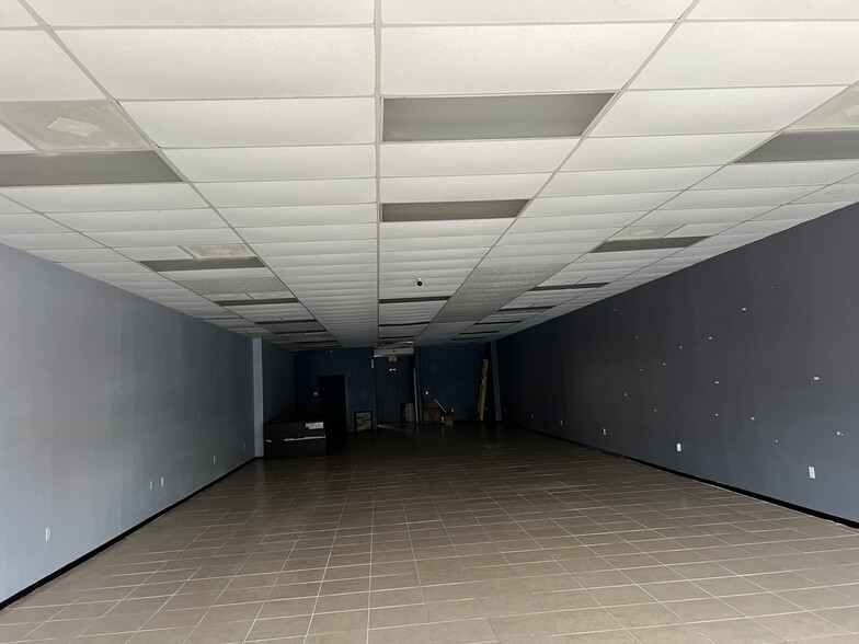 307 W Harrison Ave, Harlingen, TX for lease - Interior Photo - Image 2 of 10