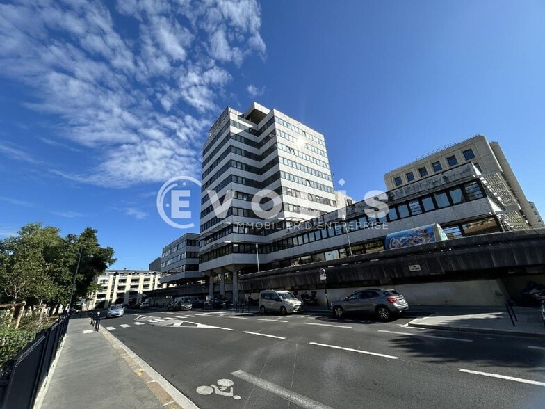 Office in Bordeaux for lease - Building Photo - Image 2 of 26