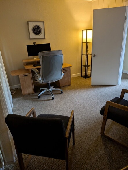 2596 12th Pl SE, Salem, OR à vendre - Photo intérieure - Image 3 de 21