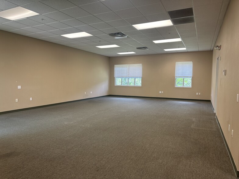 1611 12th St E, Palmetto, FL for lease - Building Photo - Image 2 of 10