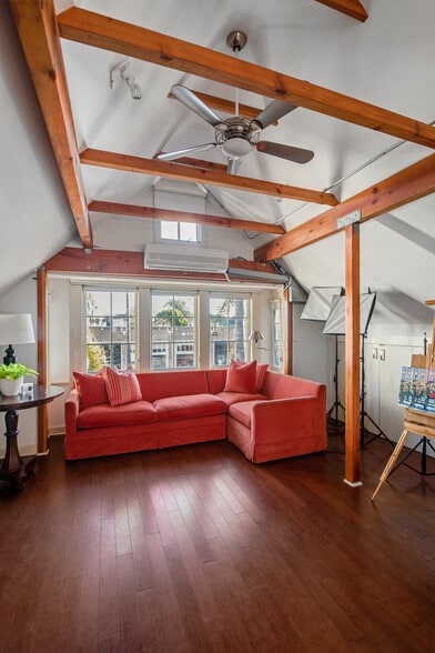 1117 Abbot Kinney Blvd, Venice, CA for lease - Building Photo - Image 2 of 34