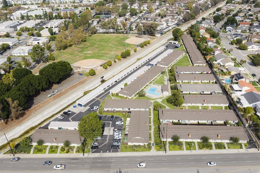 319 W Lambert Rd, Brea, CA à vendre - Photo du bâtiment - Image 1 de 22