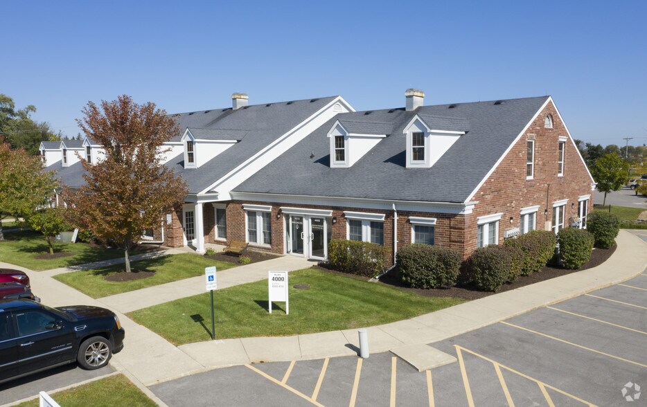 33 W Higgins Rd, South Barrington, IL for sale - Primary Photo - Image 1 of 3