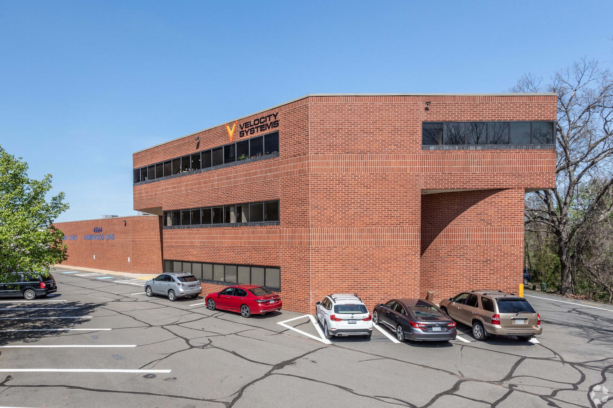 45064 Underwood Ln, Dulles, VA for lease Building Photo- Image 1 of 4