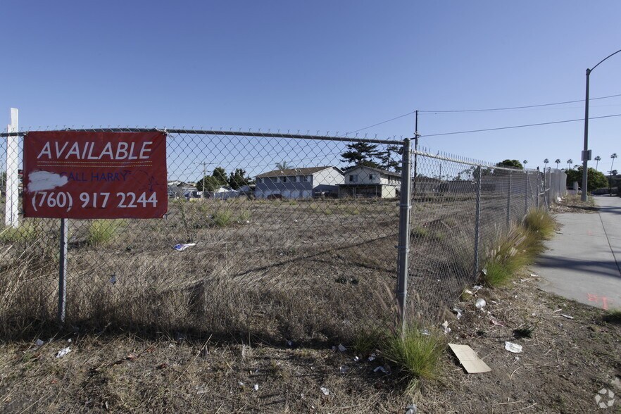 505 N Santa Fe Ave, Vista, CA à vendre - Photo principale - Image 1 de 5