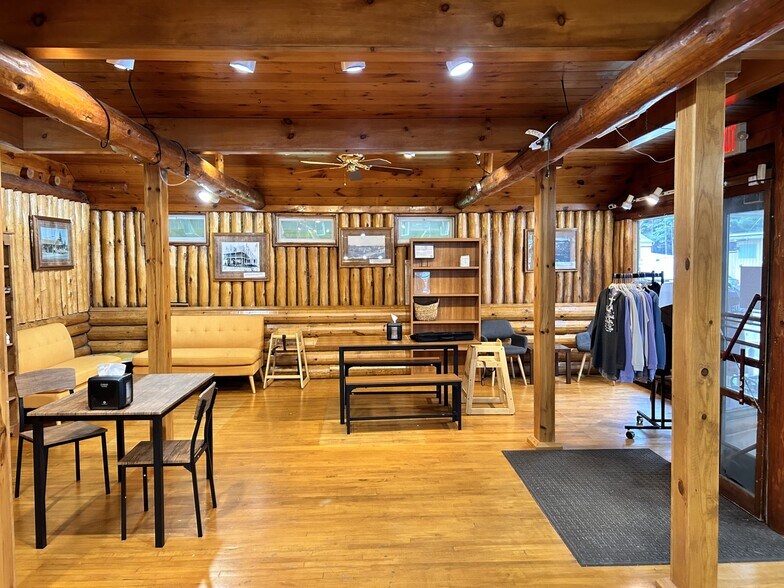 7251 Bradley St, Lake Tomahawk, WI à vendre - Photo intérieure - Image 2 de 16