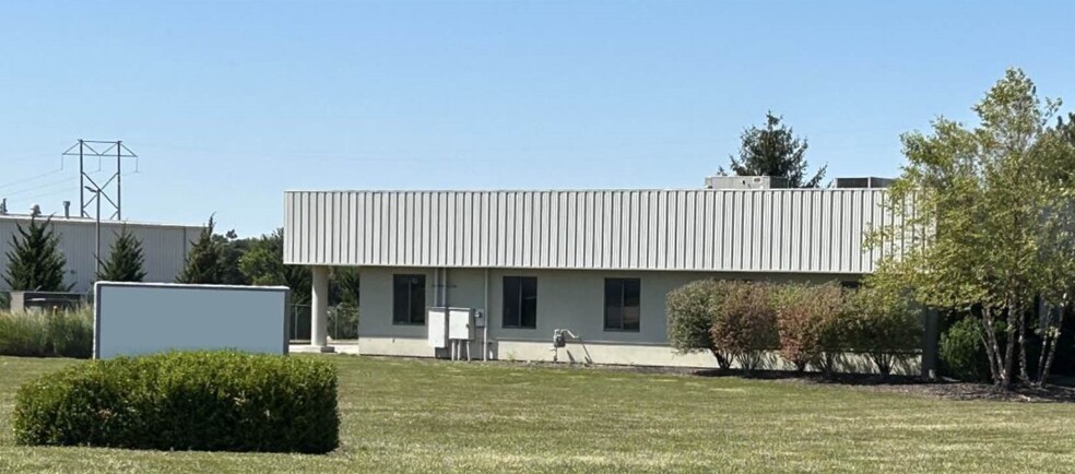 20710 Foster Ct, Bucyrus, KS for lease - Building Photo - Image 1 of 3