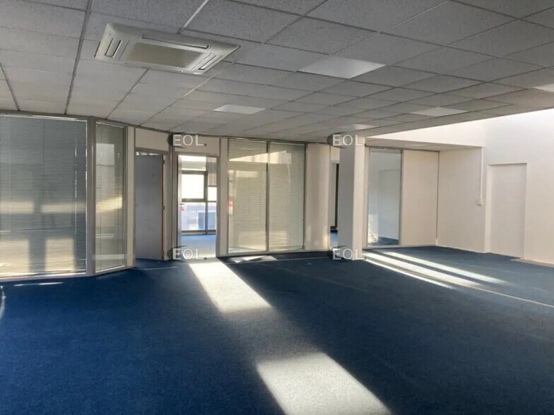 Flex in Sucy-en-Brie for lease - Building Photo - Image 3 of 7