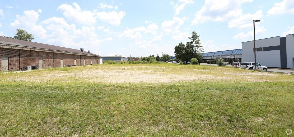 11845 Park Waldorf Ln, Waldorf, MD for lease Primary Photo- Image 1 of 2