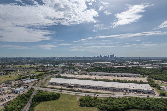 Plus de détails pour 2424 N Westmoreland Rd, Dallas, TX - Industriel à vendre
