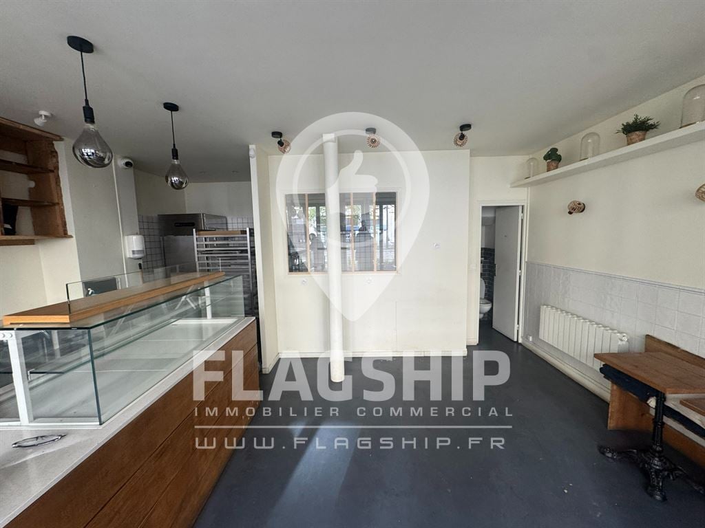 Retail in Paris for lease Interior Photo- Image 1 of 10