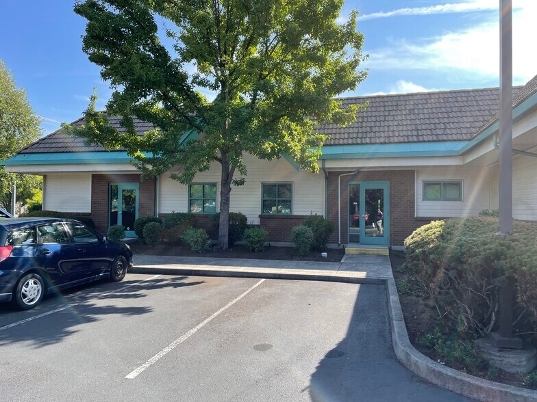 229 W Stewart Ave, Medford, OR à louer - Photo du bâtiment - Image 2 de 3