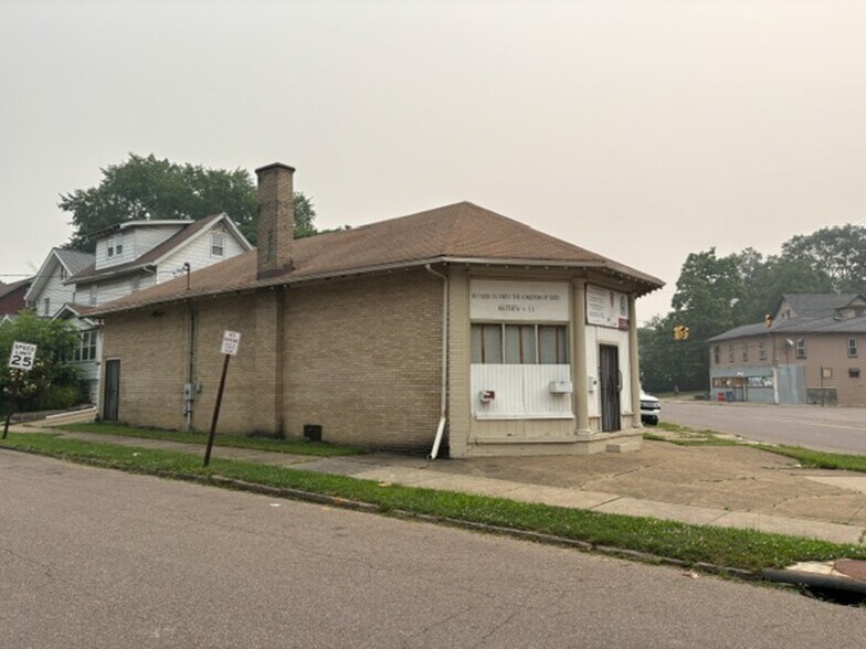 791 Johnston St, Akron, OH à vendre - Photo principale - Image 1 de 4