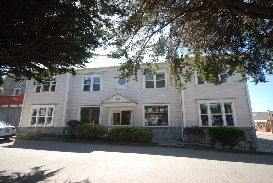 225 Rockaway Beach Ave, Pacifica, CA à louer - Photo du bâtiment - Image 3 de 8