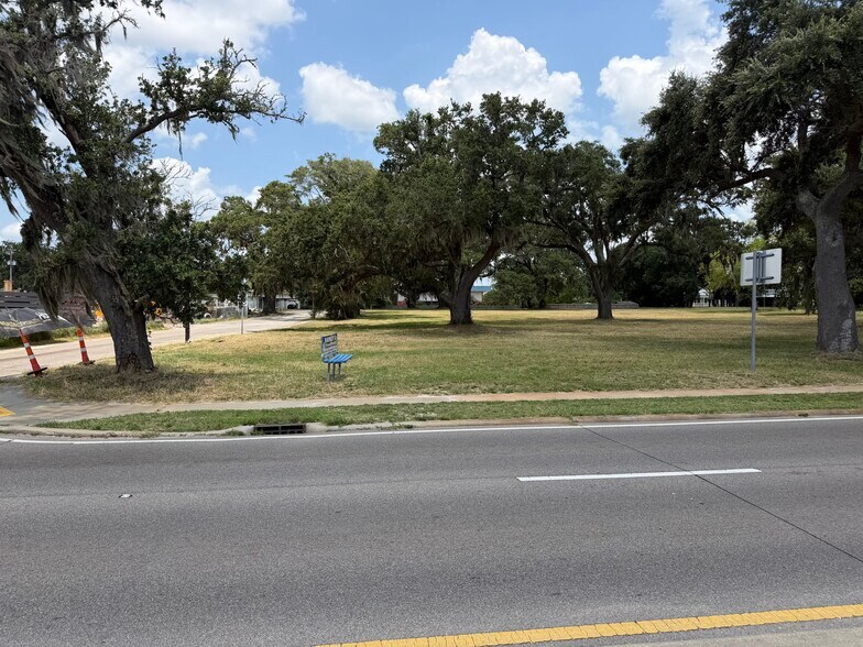 590 Beach Blvd, Biloxi, MS à vendre - Photo du bâtiment - Image 2 de 4