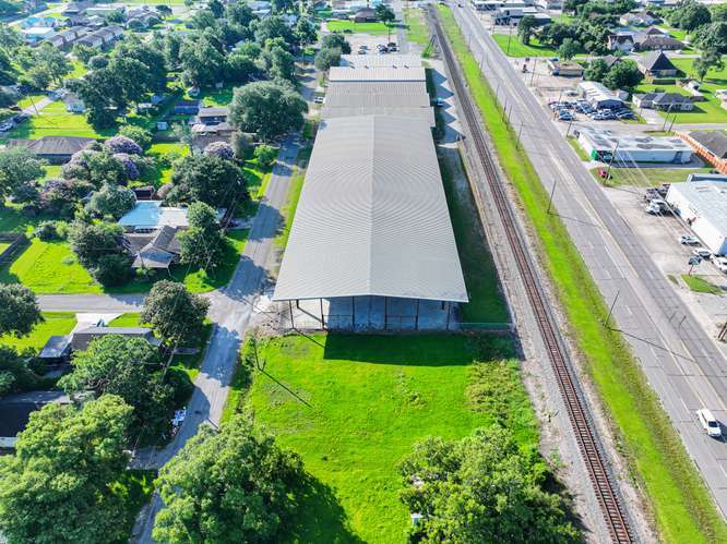 1050 Detroit Ave, Nederland, TX à louer - Photo du bâtiment - Image 2 de 23