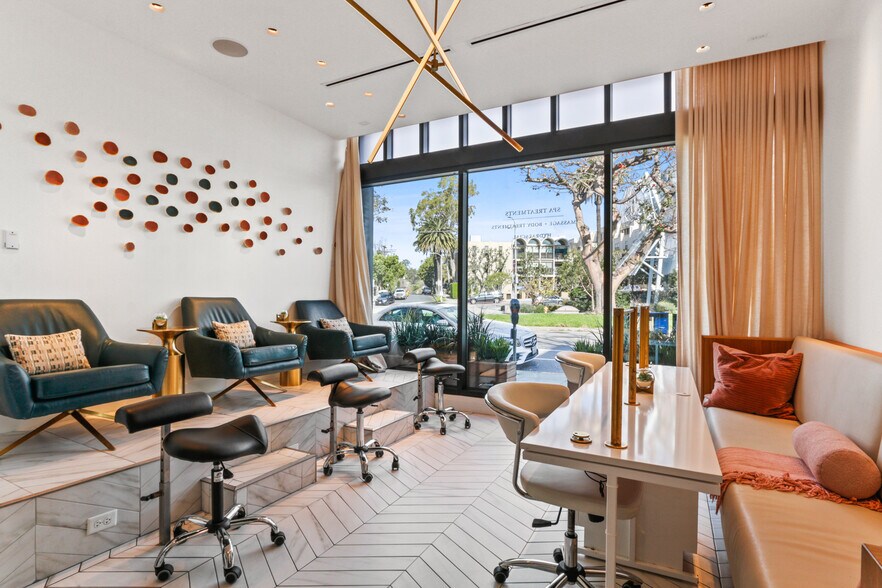 11826-11828 San Vicente Blvd, Los Angeles, CA à vendre - Photo intérieure - Image 3 de 9