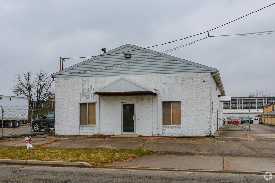 5062 Wadsworth Rd, Dayton, OH à vendre - Photo principale - Image 1 de 10