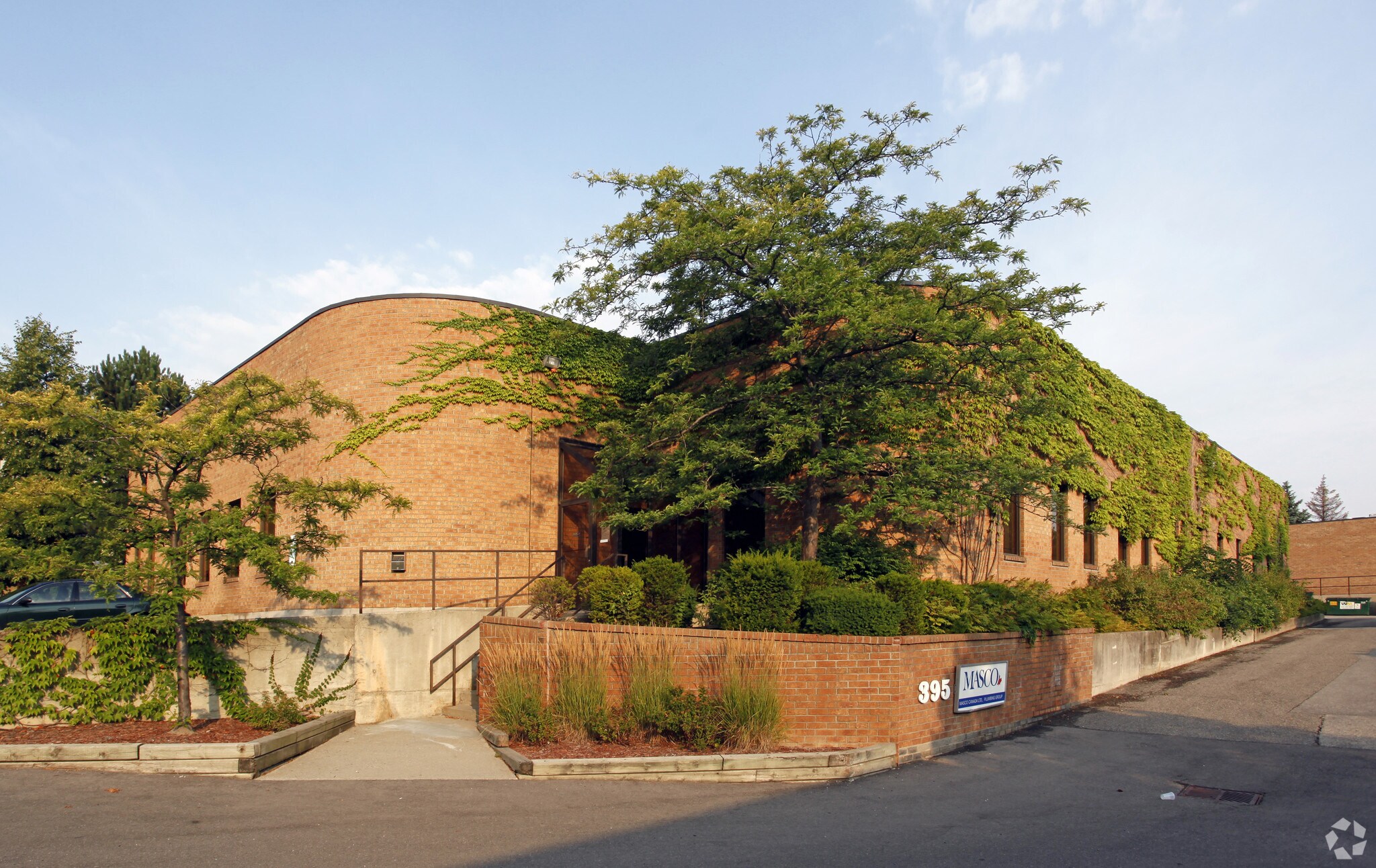 395 Matheson Blvd E, Mississauga, ON for sale Primary Photo- Image 1 of 1