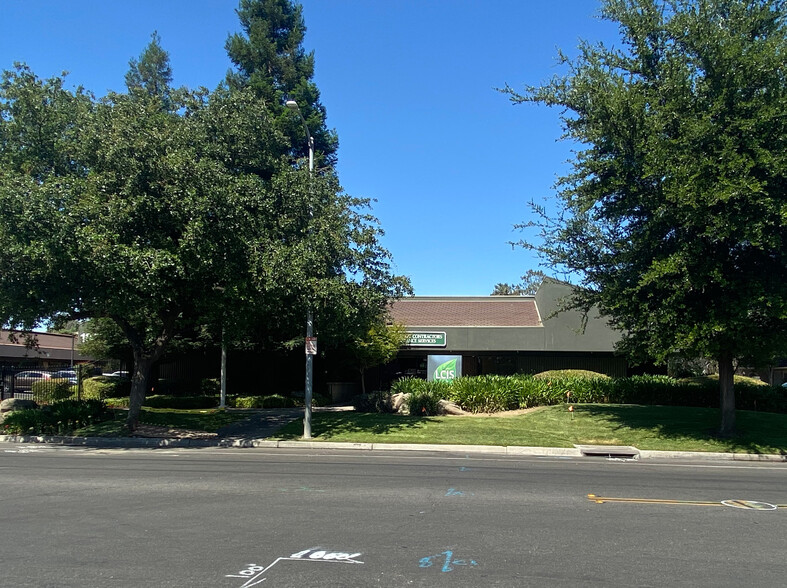 1835 N Fine Ave, Fresno, CA for lease - Building Photo - Image 1 of 5