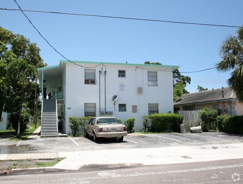 919 6th St, West Palm Beach, FL for sale - Primary Photo - Image 1 of 16