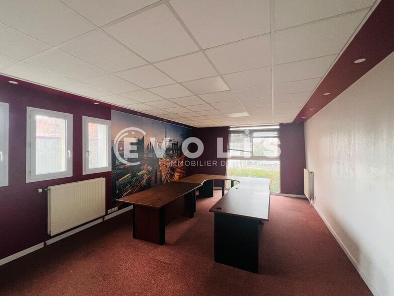 Office in Savigny-le-Temple for lease - Interior Photo - Image 3 of 6