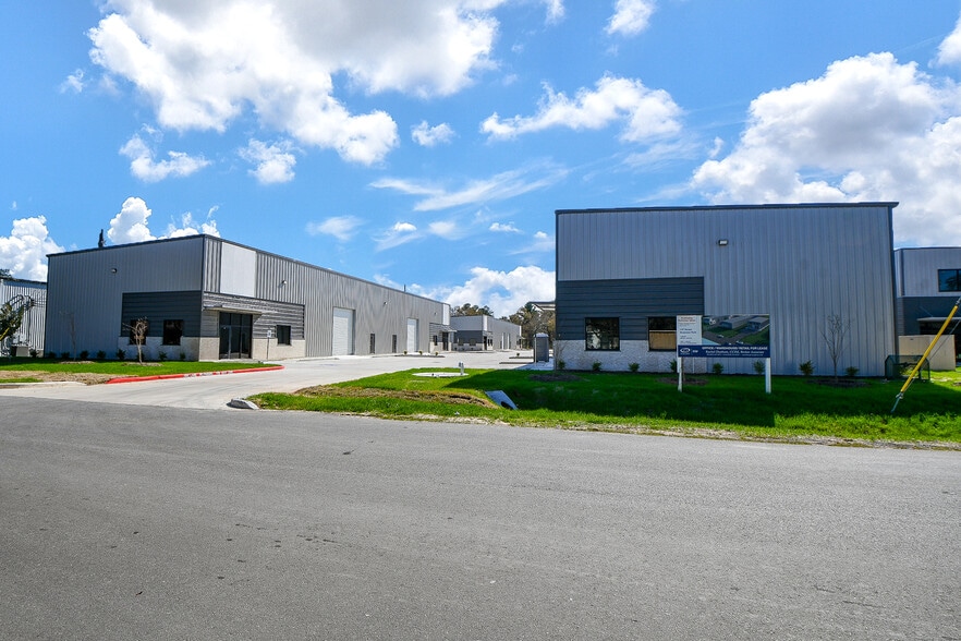 5713 13th St, Katy, TX à louer - Photo du bâtiment - Image 2 de 61