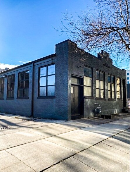 325 W Florida St, Milwaukee, WI for sale - Building Photo - Image 1 of 1