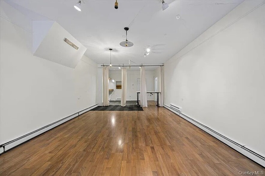 89 Liberty St, Newburgh, NY for lease - Interior Photo - Image 3 of 7