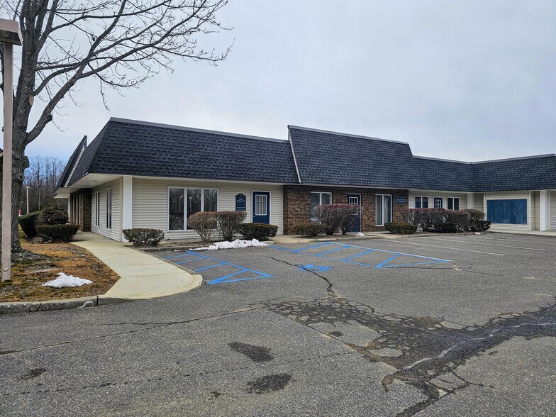 100 S Jersey Ave, East Setauket, NY à vendre - Photo du bâtiment - Image 3 de 21