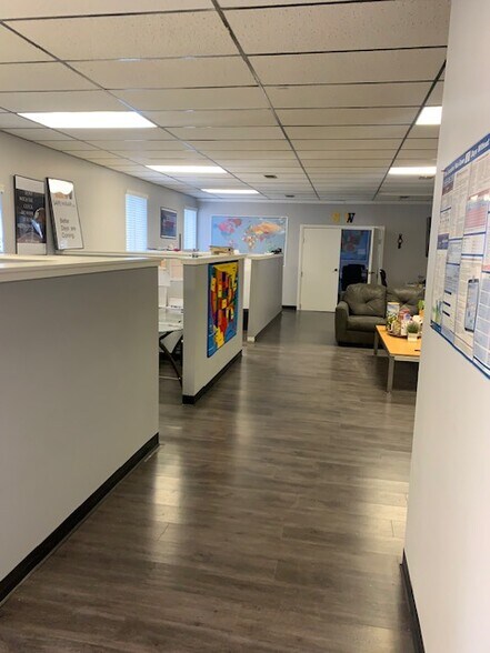 2123 N 1st Ave, Whitehall, PA à louer - Photo du bâtiment - Image 2 de 10